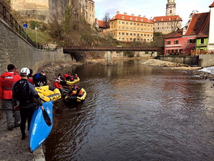 RAFT AND BOAT RENTAL VLTAVA - CK ČESKÝ KRUMLOV - VLTAVA RAFTING RAFT AND BOAT RENTAL VLTAVA - CK ČESKÝ KRUMLOV - VLTAVA RAFTING