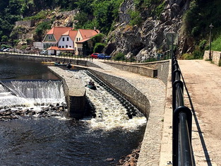 RAFT AND BOAT RENTAL VLTAVA - CK ČESKÝ KRUMLOV - VLTAVA RAFTING RAFT AND BOAT RENTAL VLTAVA - CK ČESKÝ KRUMLOV - VLTAVA RAFTING